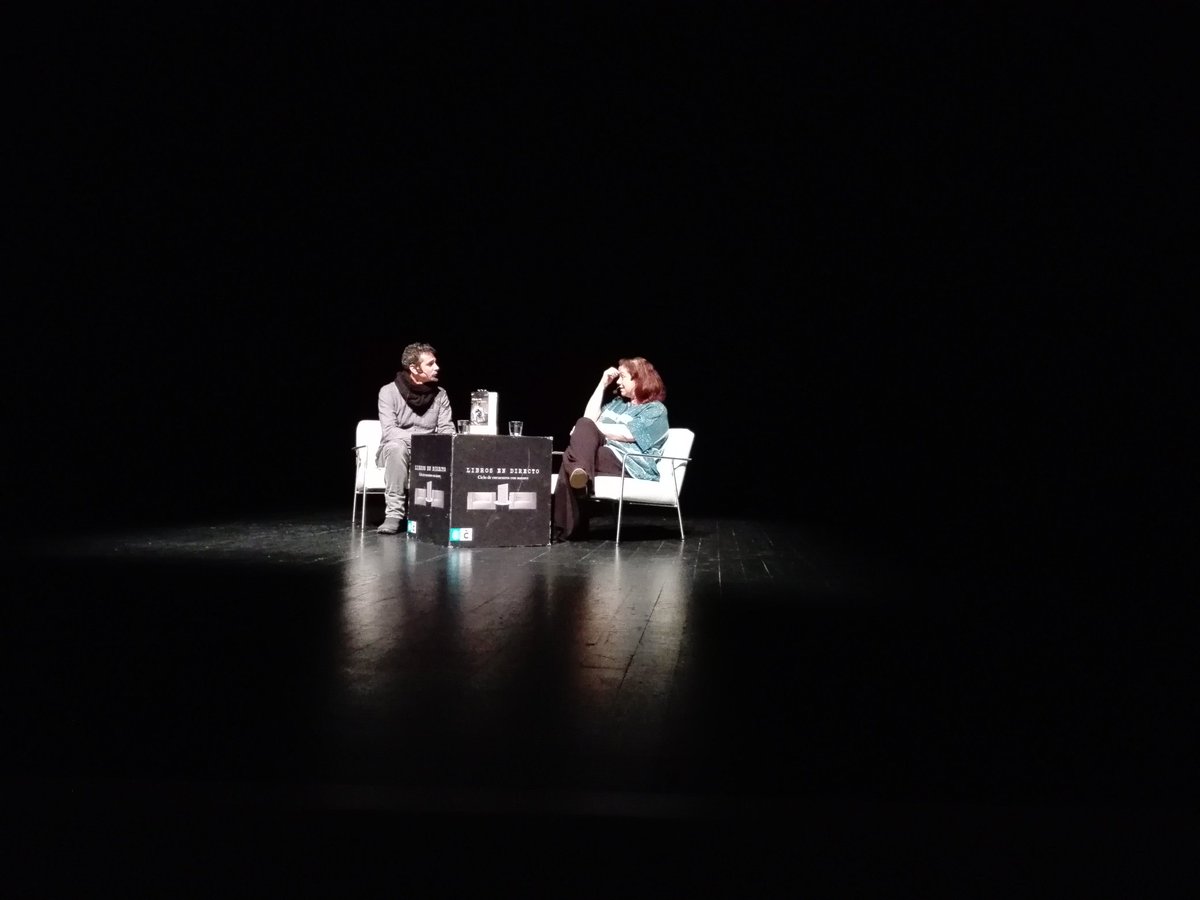 virginiaromeraC's tweet photo. Mis #librosendirecto 📘
Con gran pena asistí ayer a la última sesión de #Libros en directo. 😑
Gracias @pedroramos73 👏¡Te echaremos de menos! https://t.co/XK0opu71cS
