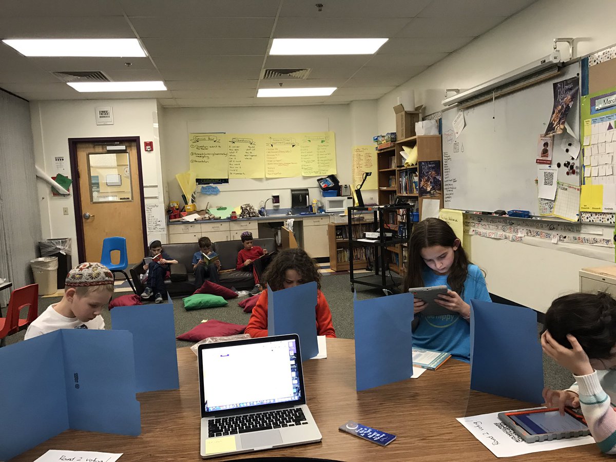 DJDS3rd's tweet photo. More focused voters for our sweet sixteen round of #BookMadness17! https://t.co/Tn5UMZWzz7