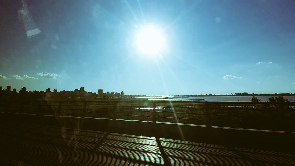 Atardece en la ciudad. Nosotros en camino al Bañado Tacumbú para dialogar con los vecinos y las autoridades sobre la Franja Costera.