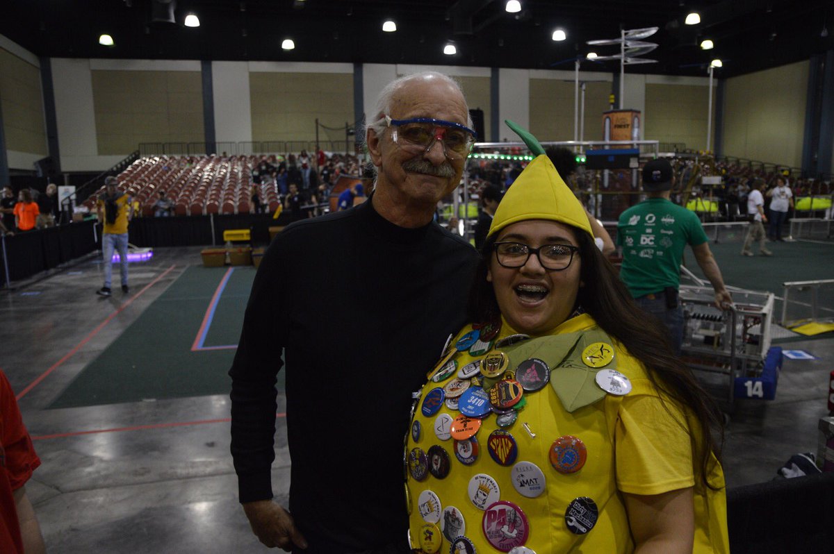 Teamlife3410's tweet photo. Look who we found in the south Florida regional! Woodie flowers!!!! #omgrobots #woodieflowers #firstrobotics https://t.co/FDURjG1BkD
