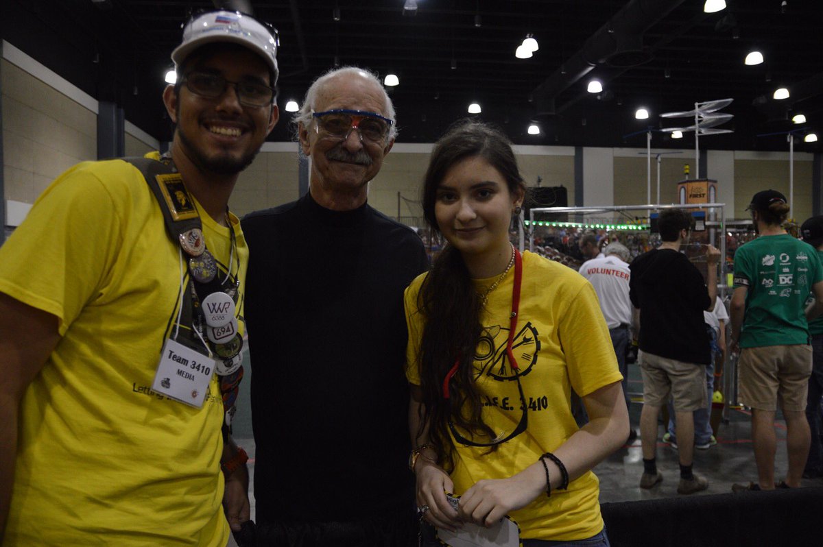 Teamlife3410's tweet photo. Look who we found in the south Florida regional! Woodie flowers!!!! #omgrobots #woodieflowers #firstrobotics https://t.co/FDURjG1BkD