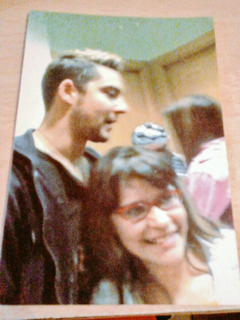 Patdb2014's tweet image. Entre álbumes y cajas de fotos he dado con la primera📷. Esa que entre tantos flashes me permitió abrazarme a tu pecho💙. @davidbisbal