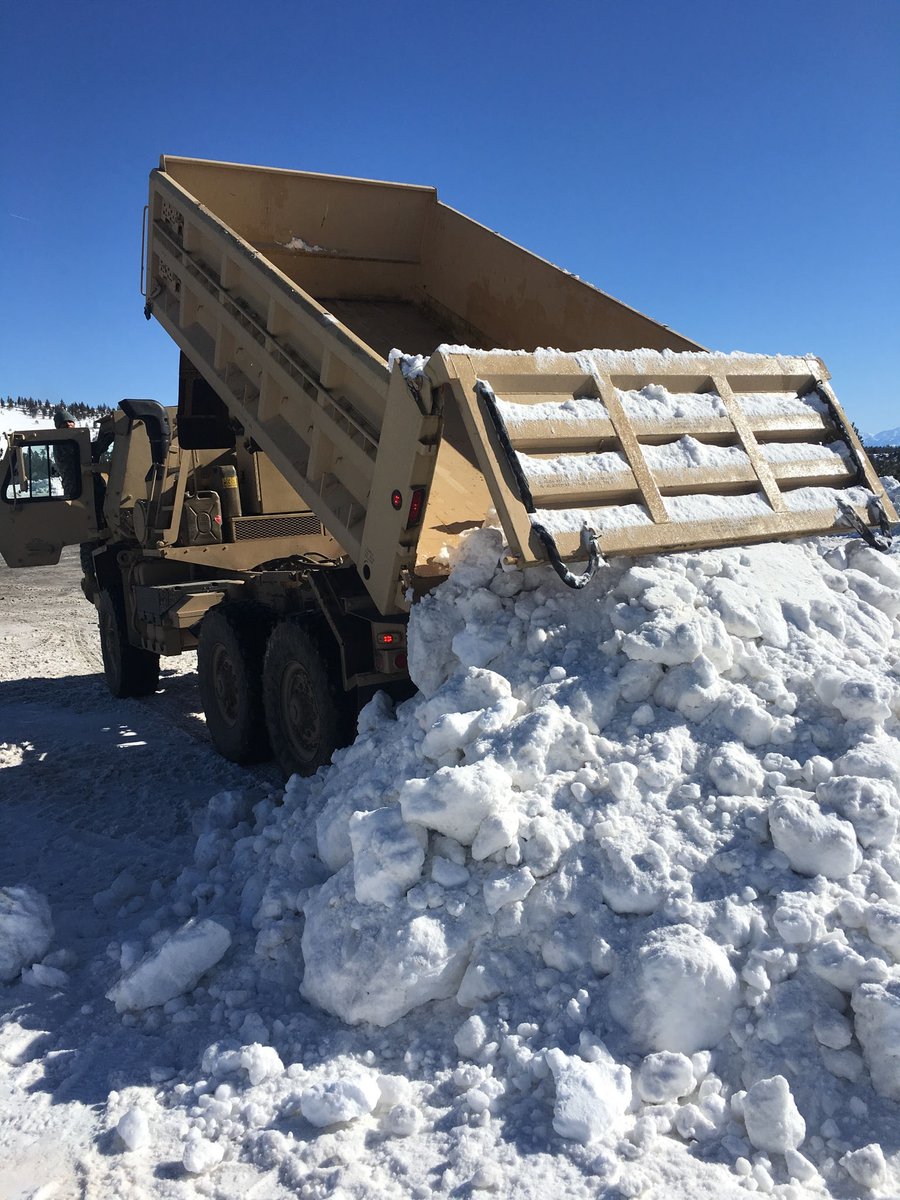 TheCalGuard's tweet photo. #CalGuard is assisting #MonoCounty officials with snow removal operations in #MammothLakes. #146thAW #144thFW #163rdATKW #49thMP #235thEngCo https://t.co/B9MM1Yp9mT