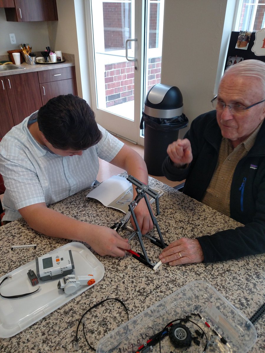 kimgalea820's tweet photo. Building LEGO Robots with the residents at The Rivers @uniliggett #omgrobots https://t.co/YKQUWygdmE