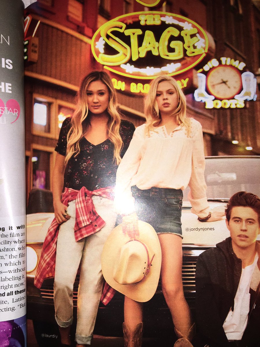 krystynab_'s tweet photo. Casually sees @laurDIY in my teen vogue magazine! 🌞✨😍 https://t.co/IJB0d5TmiP