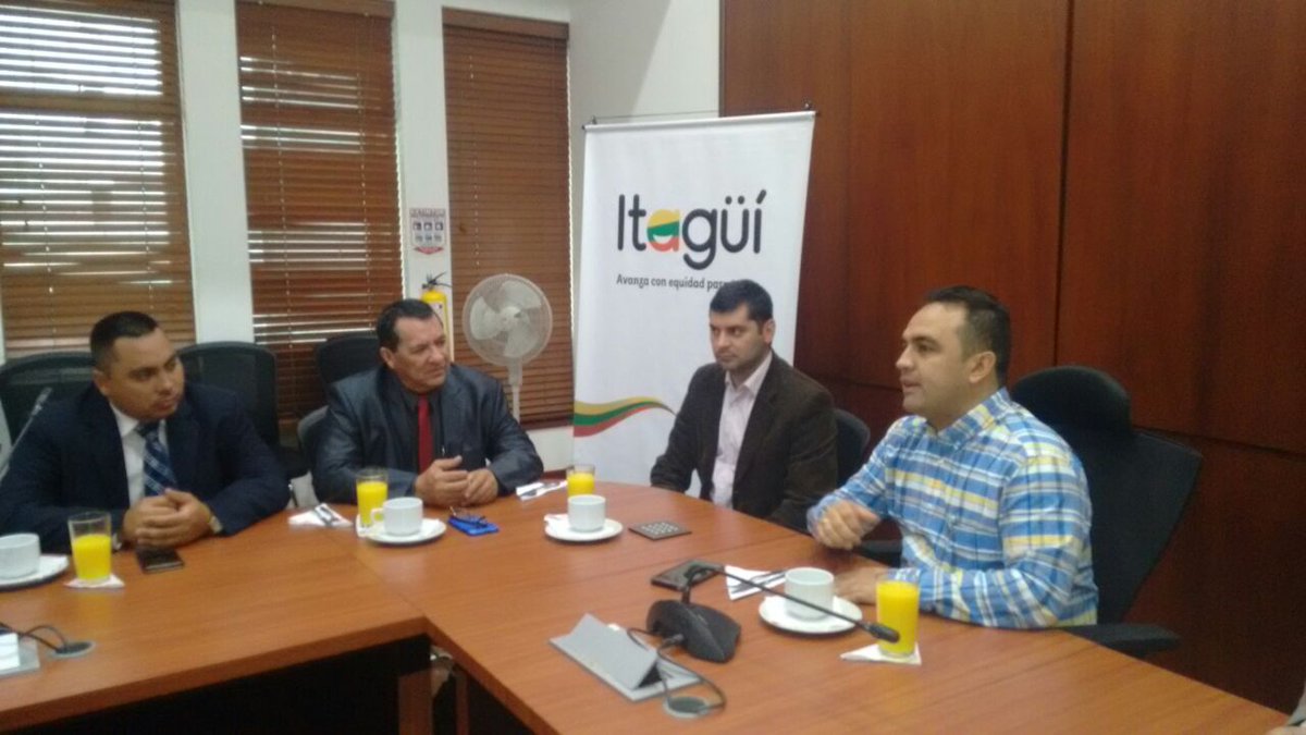 Eduberhoy's tweet photo. Alcaldes @AlcaldiaItagui y #LaVilladelosSantos #Panamá, @LEONBEDOYA y @panyperez, afianzan vínculos gubernamentales @asociacioADALPA #AMUPA https://t.co/qJkJufAzwG