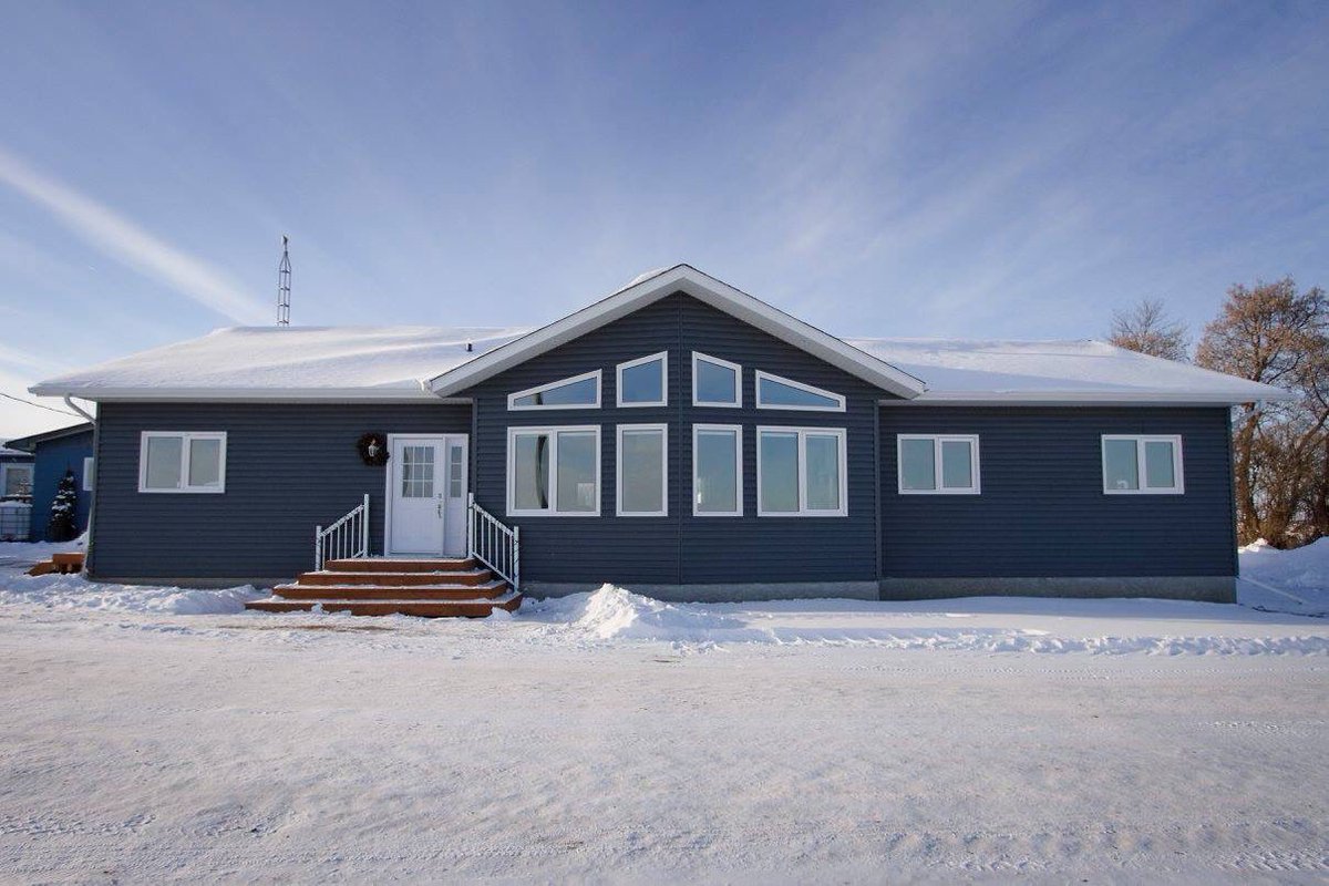SnowSpruce's tweet photo. Custom home that we completed before Christmas for an awesome couple!
#beulah https://t.co/oPmqVp9wis