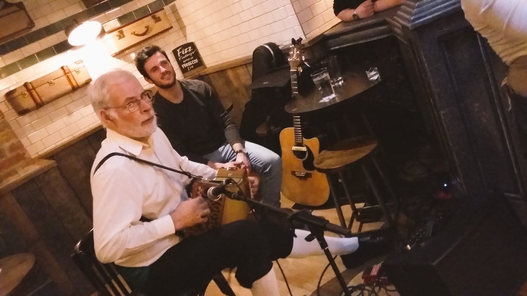 SalTynemouth's tweet photo. @jakehoulsby taking it easy for a change letting @7manrapper take the stage! https://t.co/YQVoZ6MazM