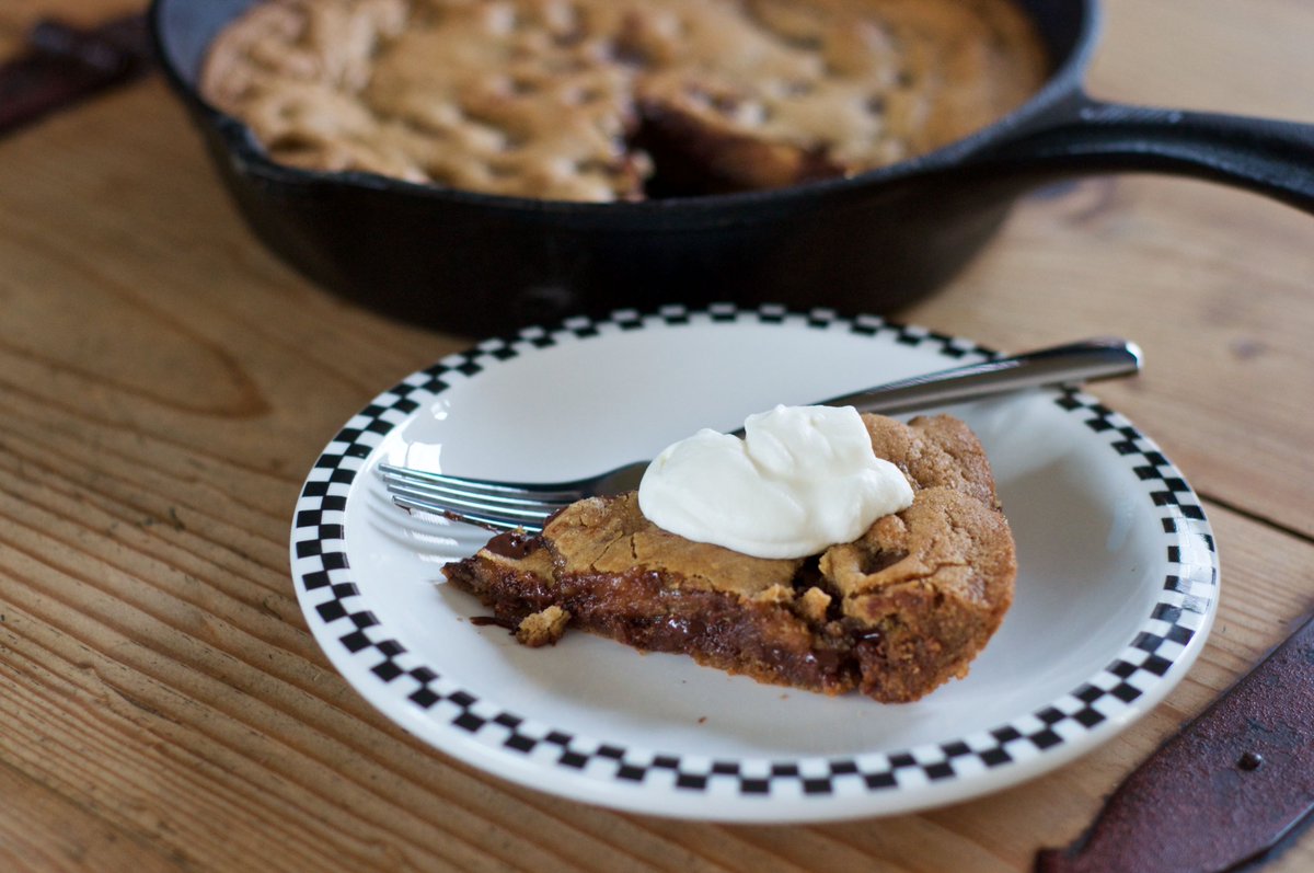 BeMeyer's tweet photo. New #Recipe Post: Chocolate Chip Cookie Pie with Dulce de Leche https://t.co/iFAAiJUNcY #BakingWithBeth https://t.co/G5HGvtN2ru