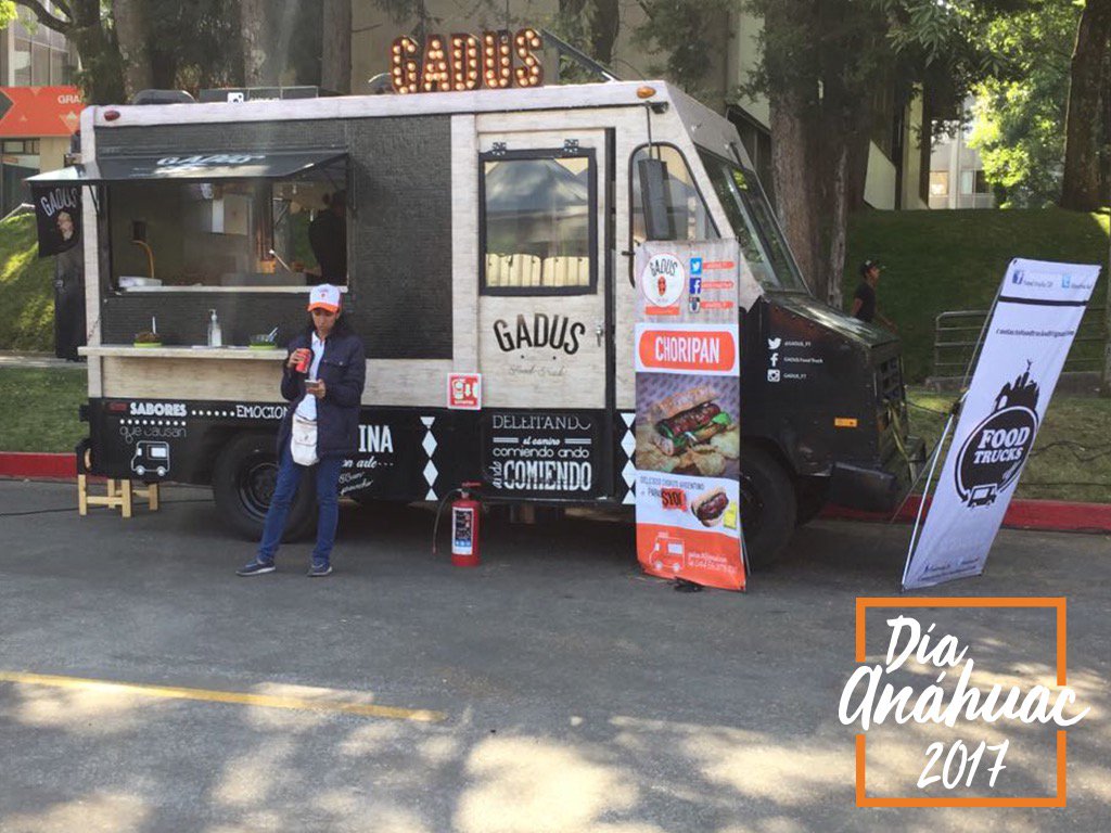 ¿Hambre? ¡Ve a visitar los diferentes food trucks que tenemos para ti en este #díanáhuac en el estacionamiento de administrativos!