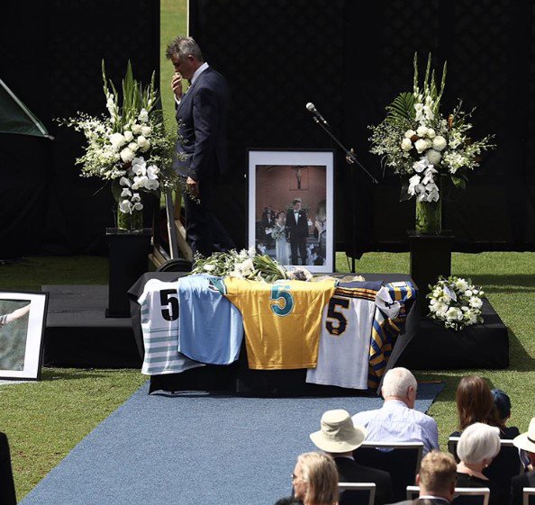 ScrumESPN's tweet photo. #RUGBYxESPN Una postal cargada de emoción. El funeral de Dan #Vickerman, ex segunda línea de los #Wallabies. #Respect 🏉🏆 https://t.co/Q6V9W6WRG9