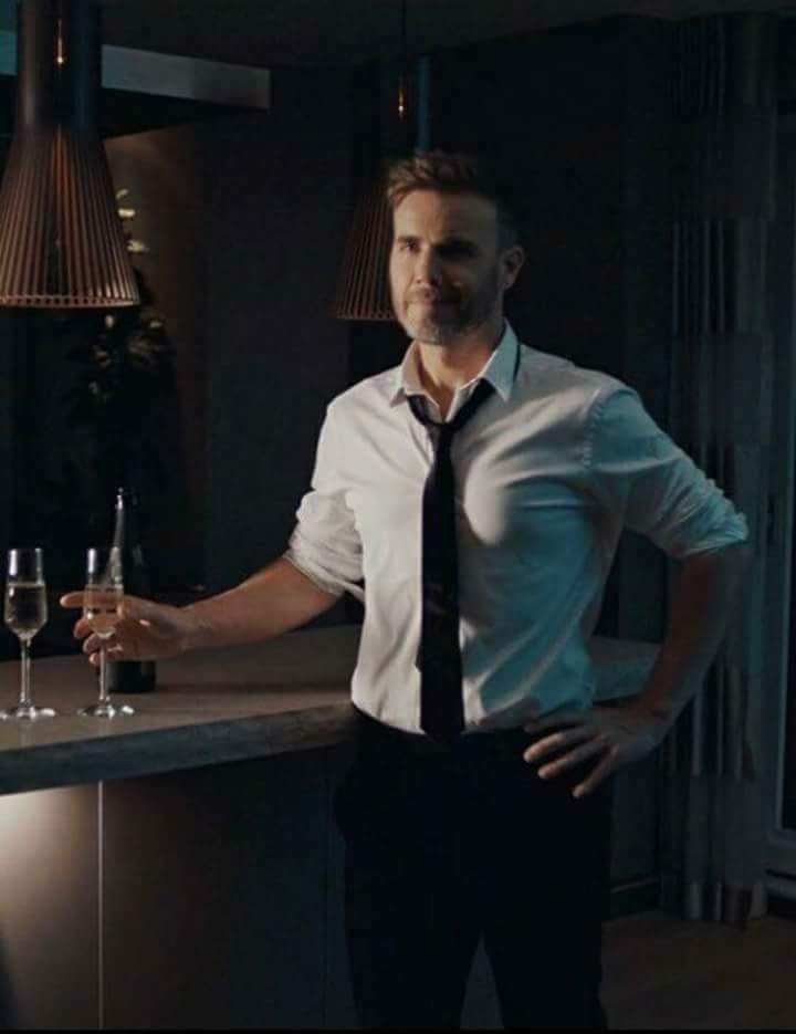 youngatheart53's tweet photo. @GaryBarlow Do you realise Facebook &amp; Twitter went into meltdown today xxx https://t.co/XbO1MRXysz