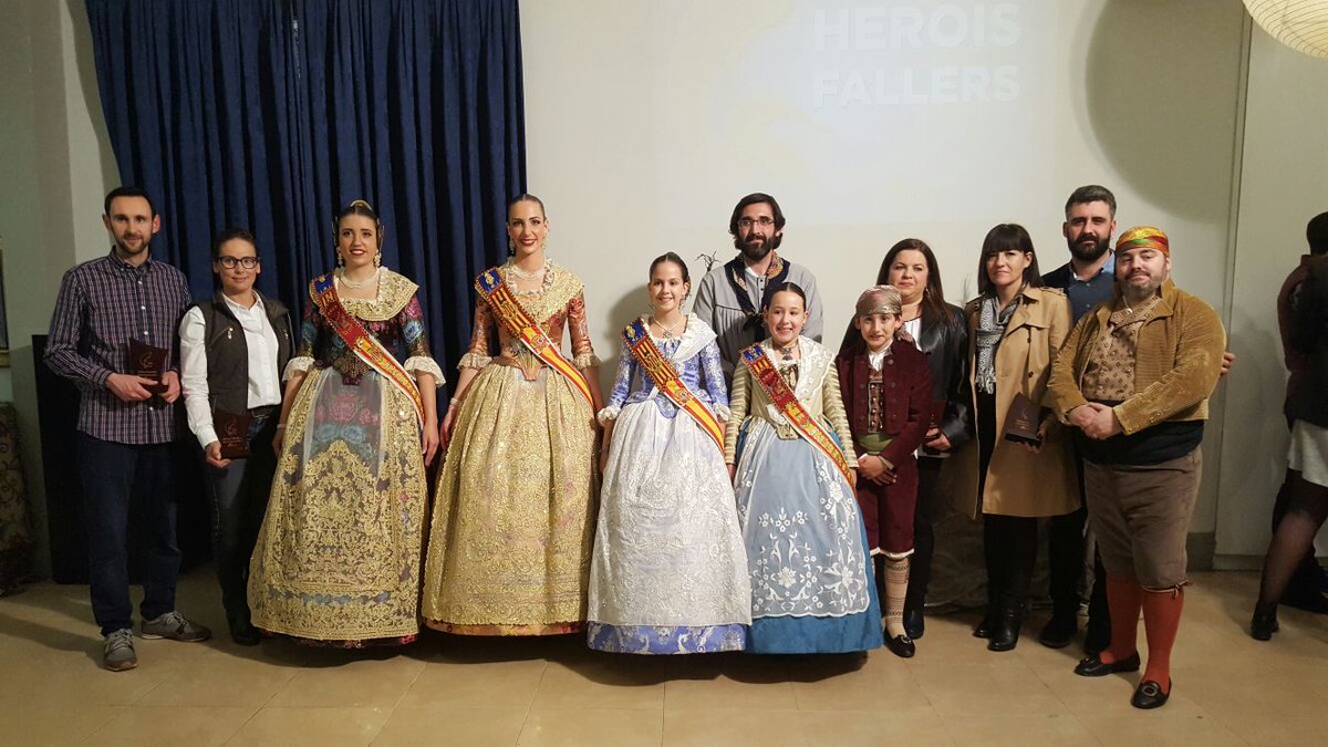 FMaestroGozalbo's tweet photo. HÉROES FALLEROS 2017: Tere Rey, Salva Castelló, Patricia Guillem, África Sánchez y Miguel Pons. Gran noche y grandes historias. #Fallas https://t.co/SDzas4R05b