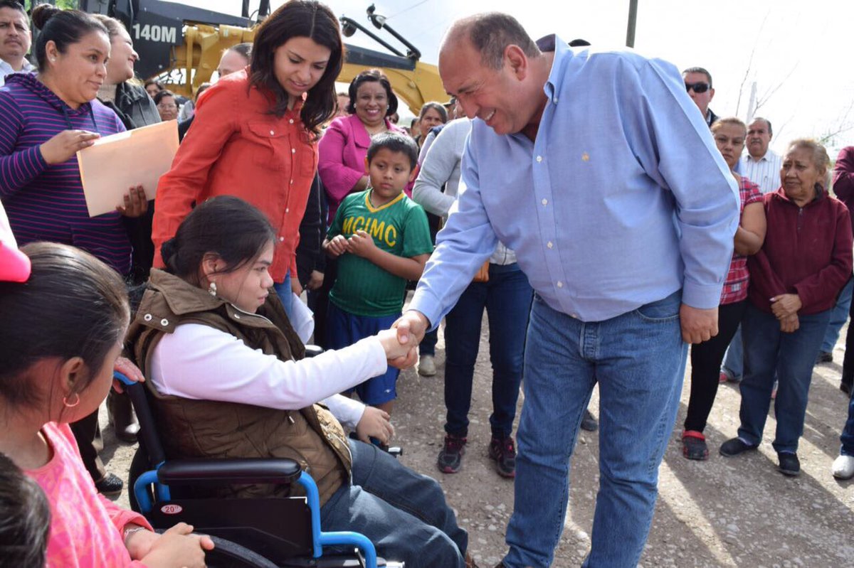Gabyoss's tweet photo. #MásPavimento #CoahuilaAvanza #InversiónHistórica #1000Millones Arrancamos obras en col. Lázaro Cárdenas #Nava @rubenmoreiravdz https://t.co/NUKTR7ElmC
