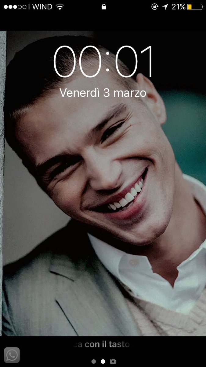Noszkaitaly's tweet photo. I die every time I check my phone ❤️❤️ https://t.co/aCpxCmAy6b