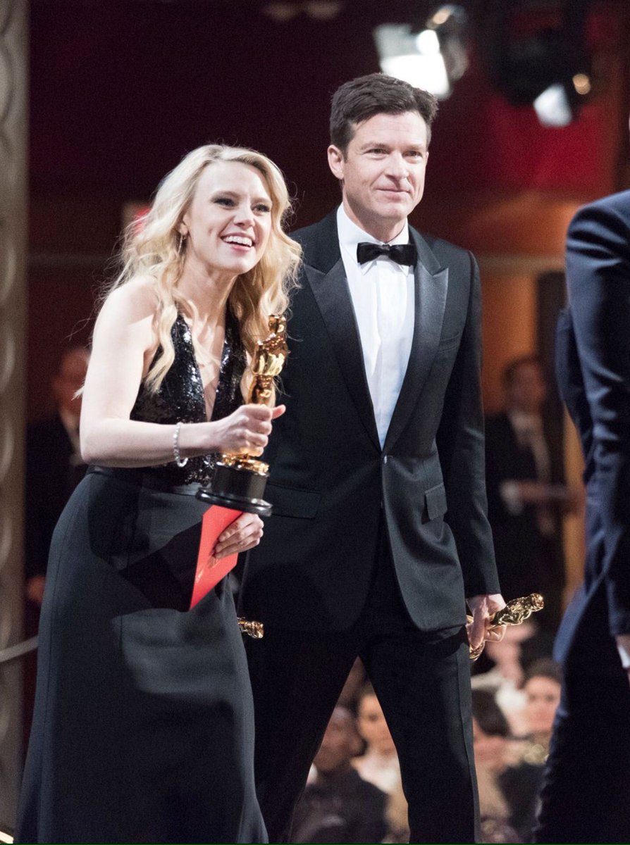 bestofmckinnon's tweet photo. she held an oscar!! https://t.co/sM8y2oDNfE