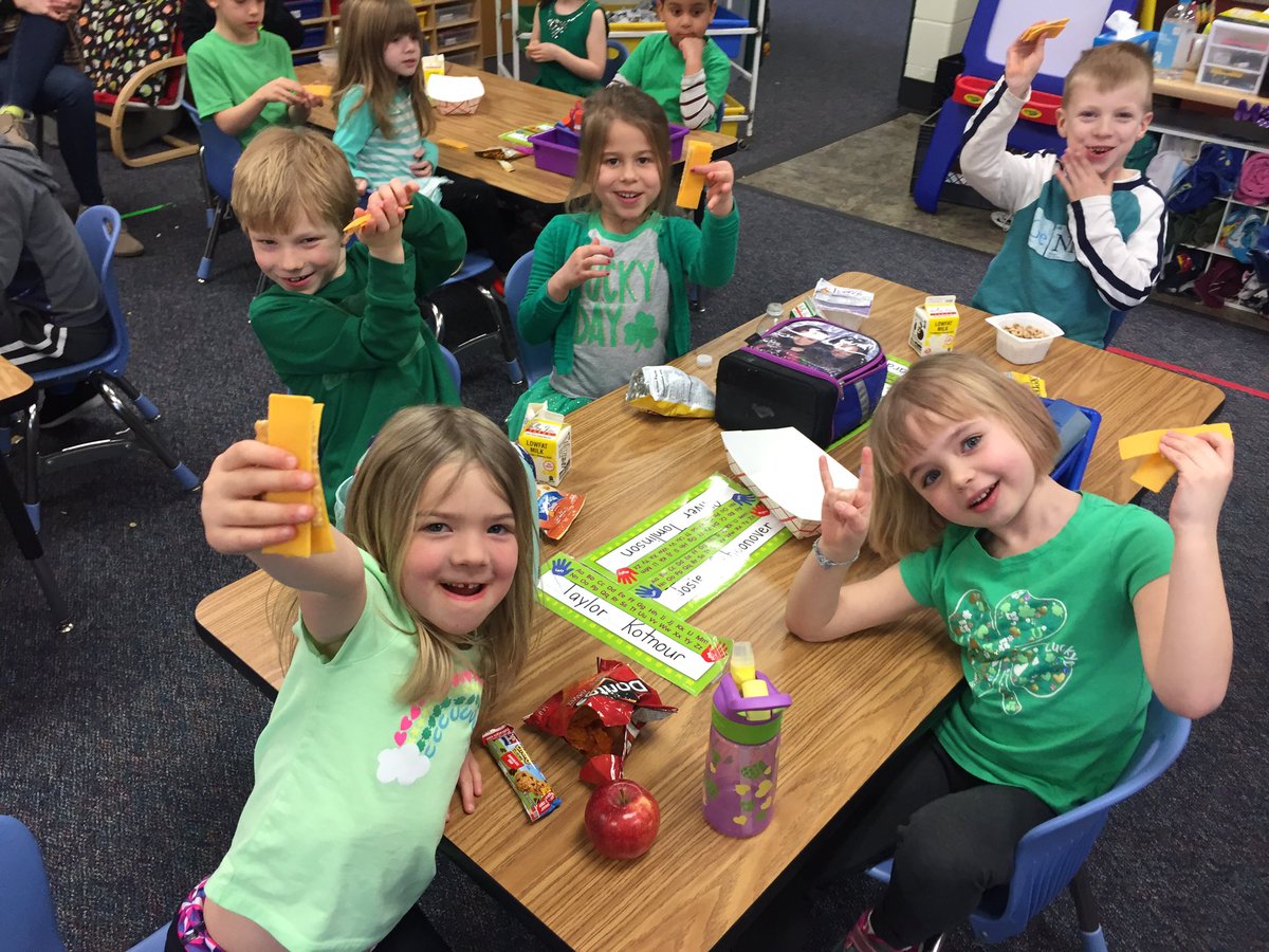 LThomas120's tweet photo. Made inside out cracker cheese sandwiches yesterday to go with ''Wacky Wednesday' by Dr. Seuss! #drseuss https://t.co/L0PzTJa3Cx