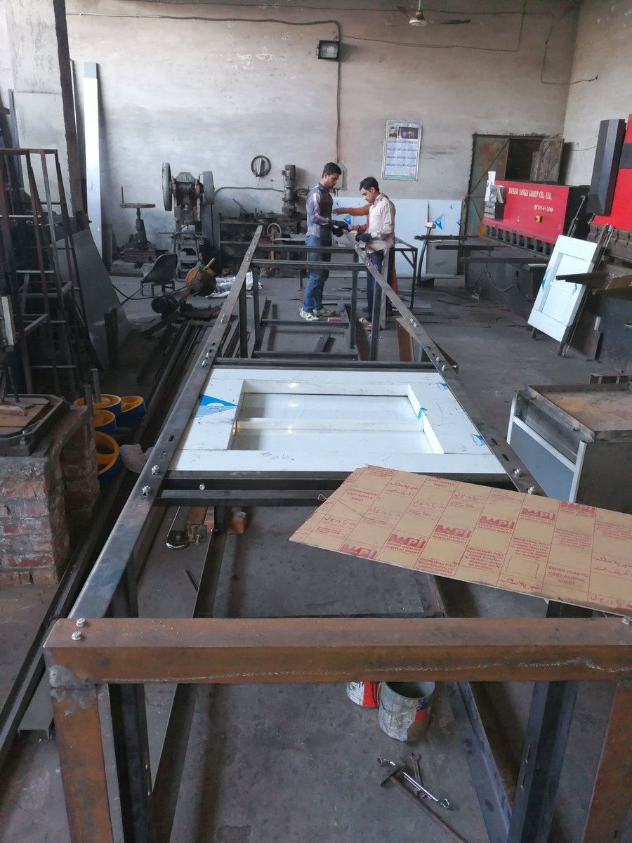 Dumbwaiter lift ready for installation good quality in cheep price if any one need plz contact.