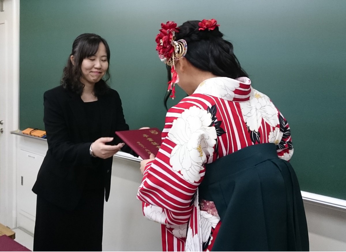 大原学園 津田沼校 公式 Auf Twitter 卒業おめでとう 昨日は 津田沼校の卒業式 教室に戻って 担任より卒業証書を手渡され 改めて卒業なんだと実感してきました これから みんな新たな道をあるき出しますが いつでも津田沼校の門は開いている