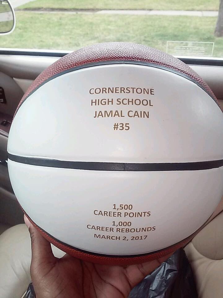 CovMyke's tweet photo. HUGE CAREER #'s FOR @jamalcain24 IN 3yrs at CORNERSTONE #GameStayStrong @statechampsnet 1500pts & 1000rebs #NoSuchThingAsOverachieving๐๐๐ https://t.co/pFWXELMP6U