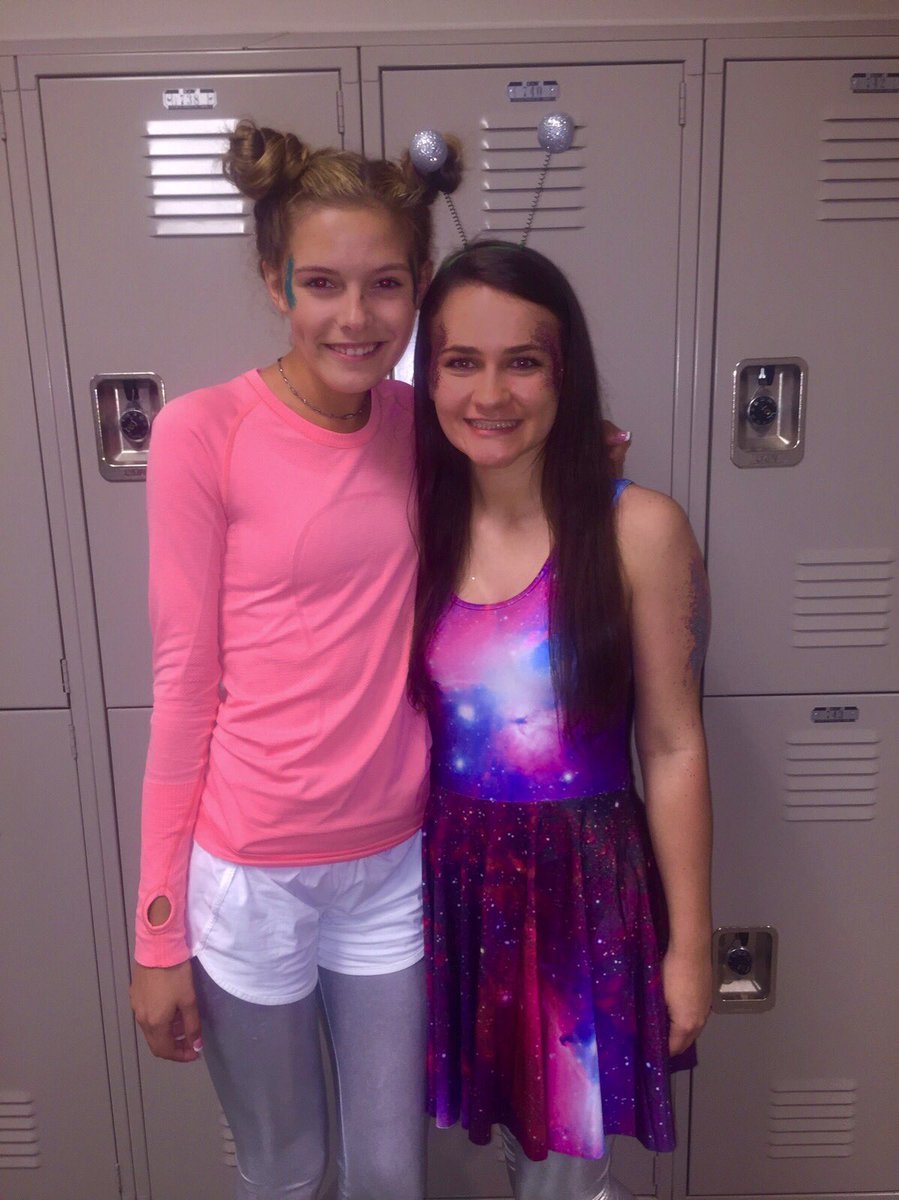 jaclyn_beck's tweet photo. happy birthday caroline!! i hope today was as sweet as you💗💗 https://t.co/fkCB0tDpeJ