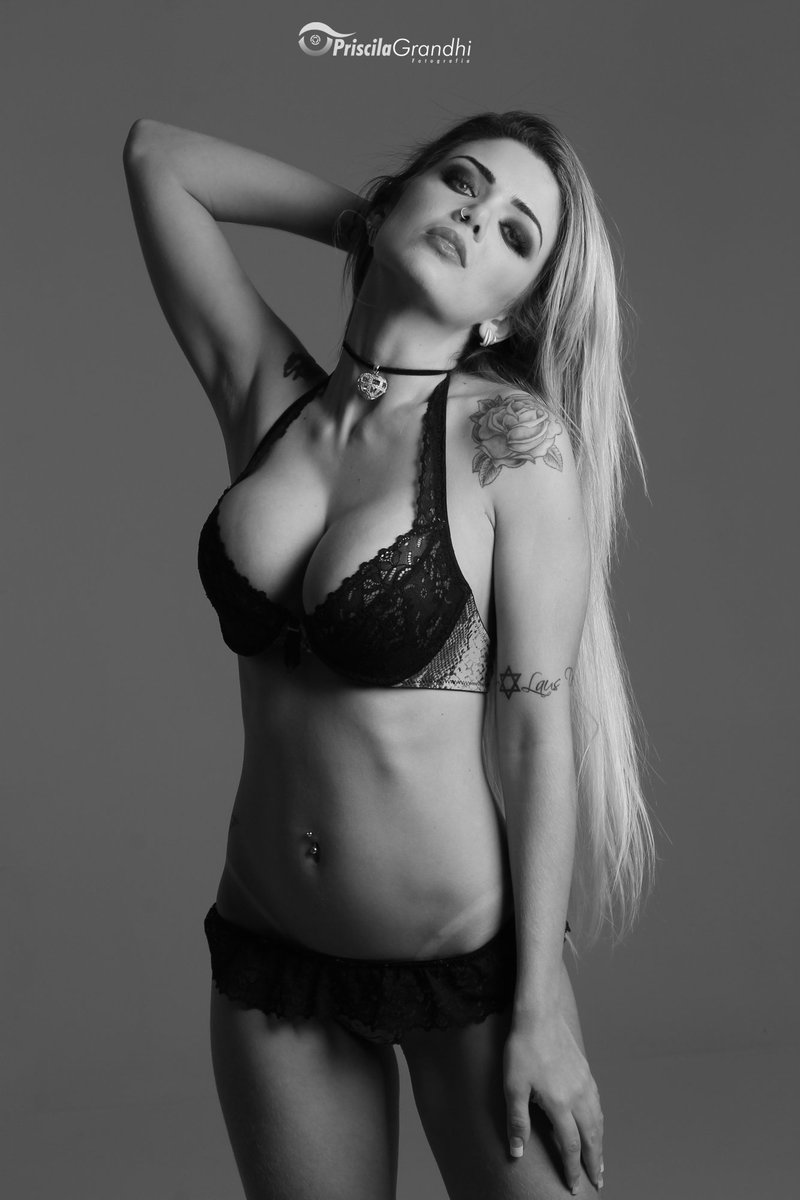 priscilagrandhi's tweet photo. #fotosensual não é foto vulgar, mas sim a foto que a pessoa se sente maravilhosa e confortável com a imagem apresentada. https://t.co/GRqwheonuW