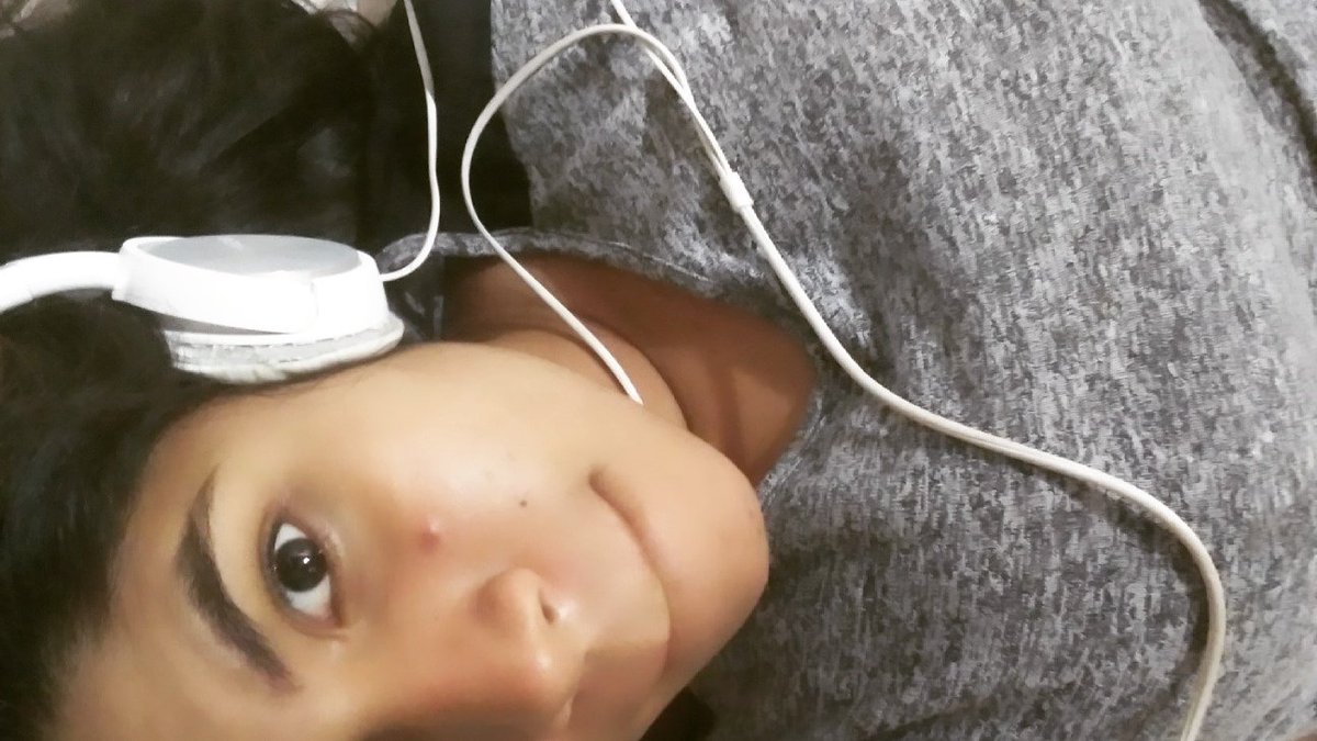 lilaboga's tweet photo. Imperfecciones que dejo libre. 
#SinRoche #EscuchandoMiMcFavorito https://t.co/AELA8NaVHN