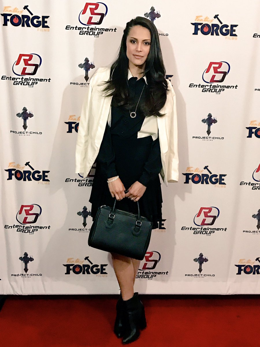 RPomplun's tweet photo. @ProjectChildSrs Red Carpet ❤️ #RaquelPomplun #Pomplunation https://t.co/I66MFcidG4