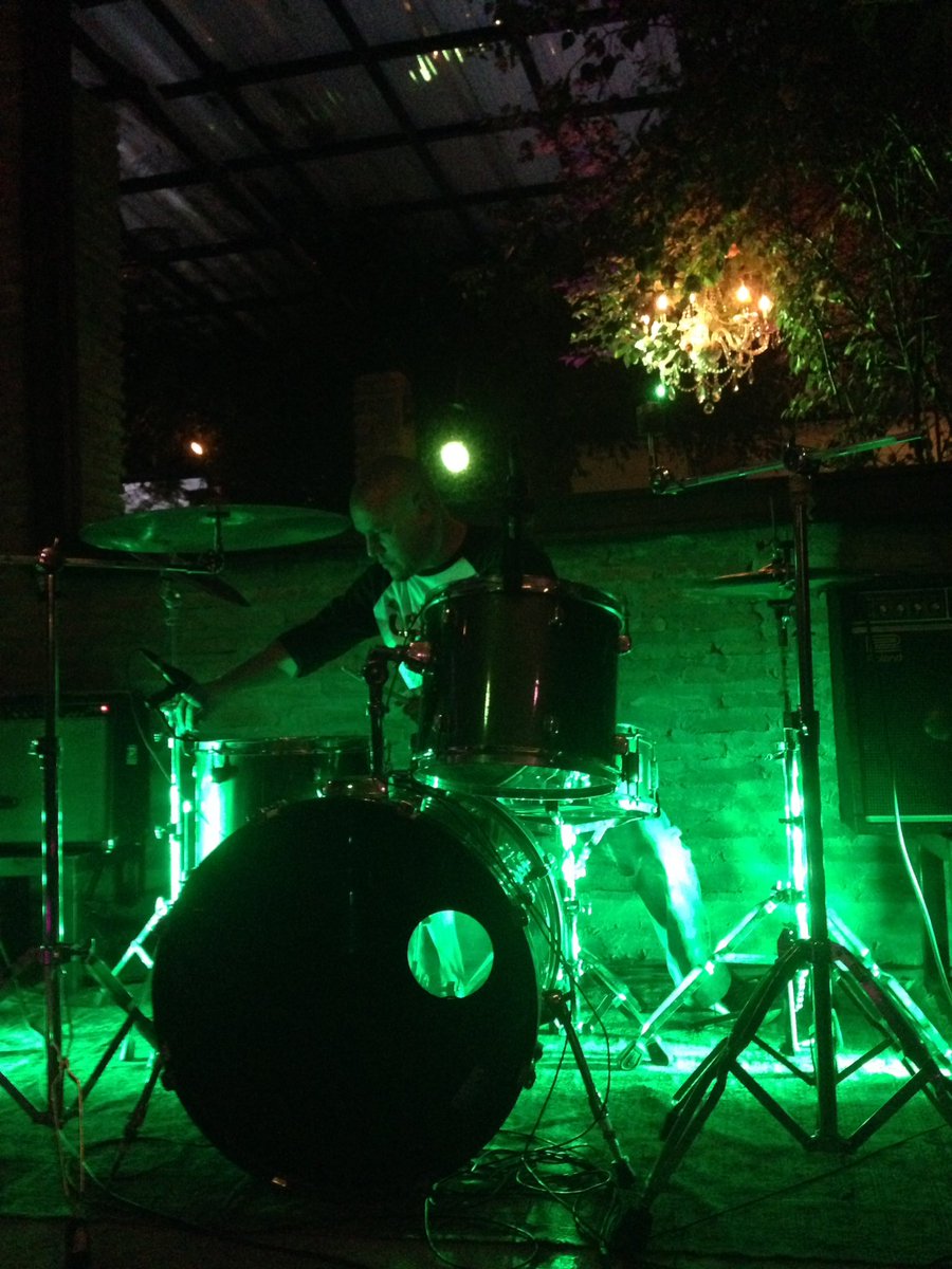Cuando una leyenda te echa una mano para probar sonido.
El gran Tino de <a href="/delirium_rock/">Delirium</a>
¡Nos vemos en unas horas!

#TodosSomosCompass