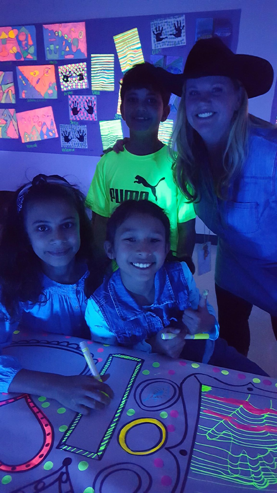 Outley Art on Twitter "Outley Elementary's BIG ART NIGHT Glow Show! 