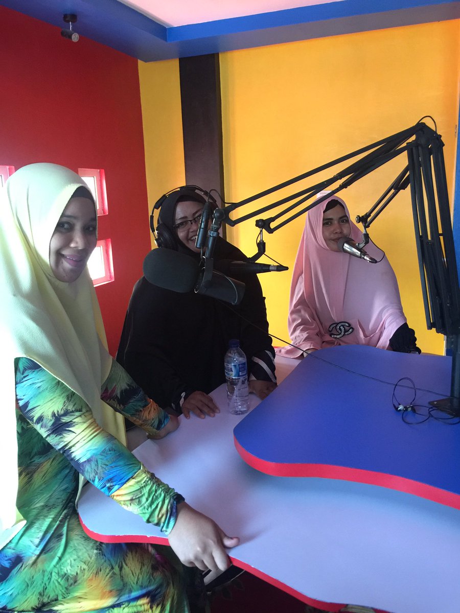 HmC_Aceh's tweet photo. Talkshow di radio @threefmaceh 23 Februari 2017
Terima kasih atas kerjasamanya memperjuangkan generasi penerus bangsa #antimiras https://t.co/n109RLccgf