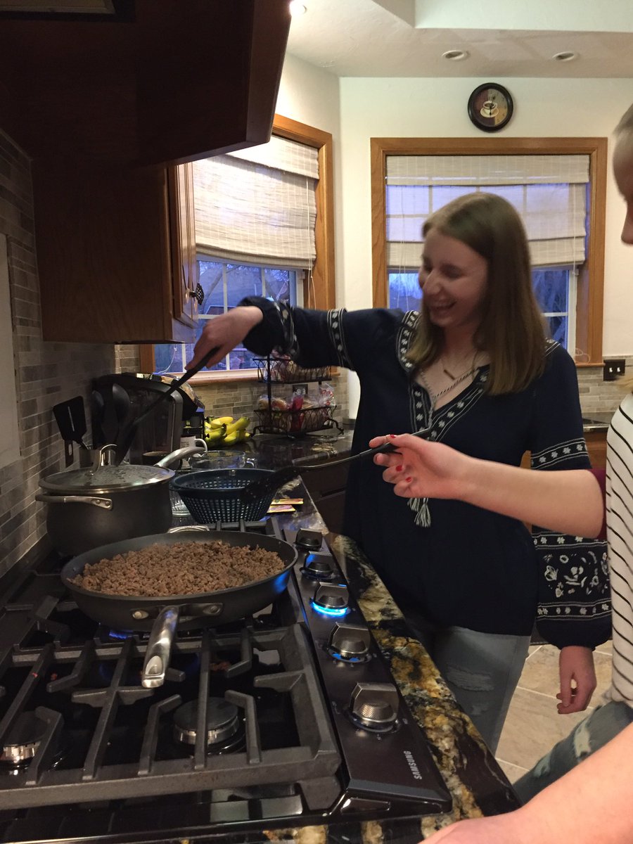 FairleySelma's tweet photo. Get yourself a girl that can cook 😻 https://t.co/7Bl1asjIaT