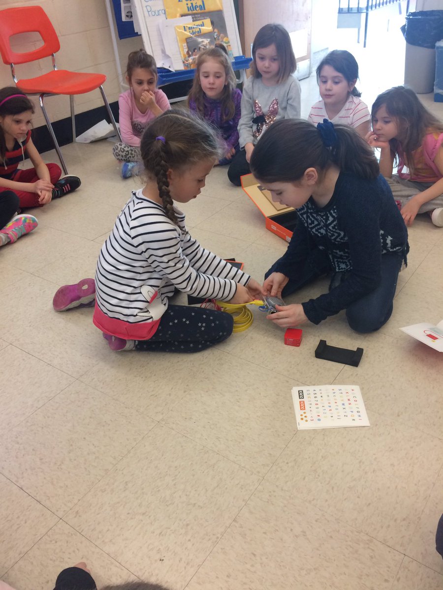 jenferg4's tweet photo. Grade 5 student teaching my 1s about Kano Computer Coding #NortheasternES #makerspace #frimm #rdsb21c https://t.co/qsbvWcVjMs