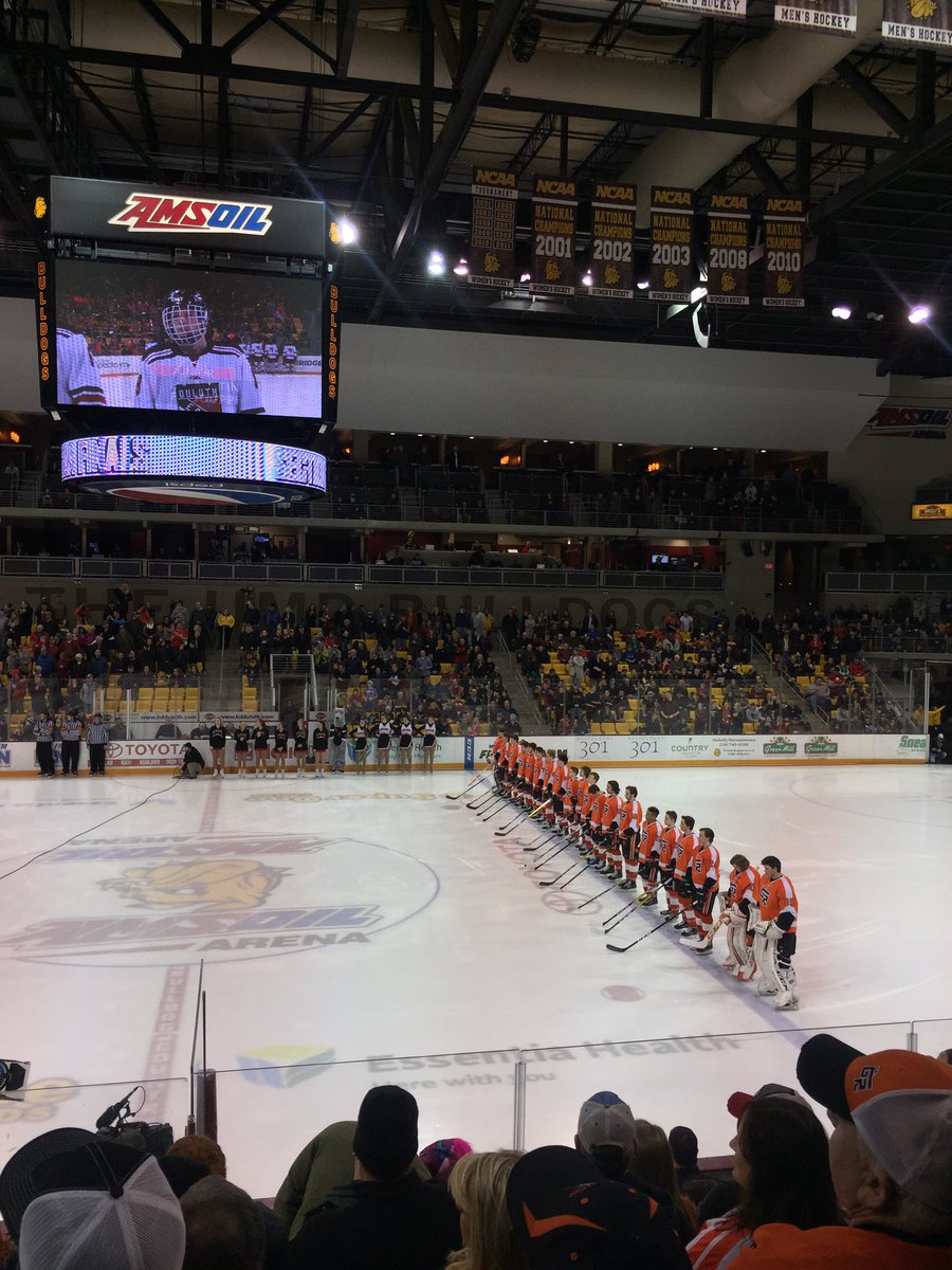 WoodlandBank's tweet photo. Good luck Thunderhawks tonight against Duluth East! #Thunderhawky #Section7AA https://t.co/2t1FKrMRdk