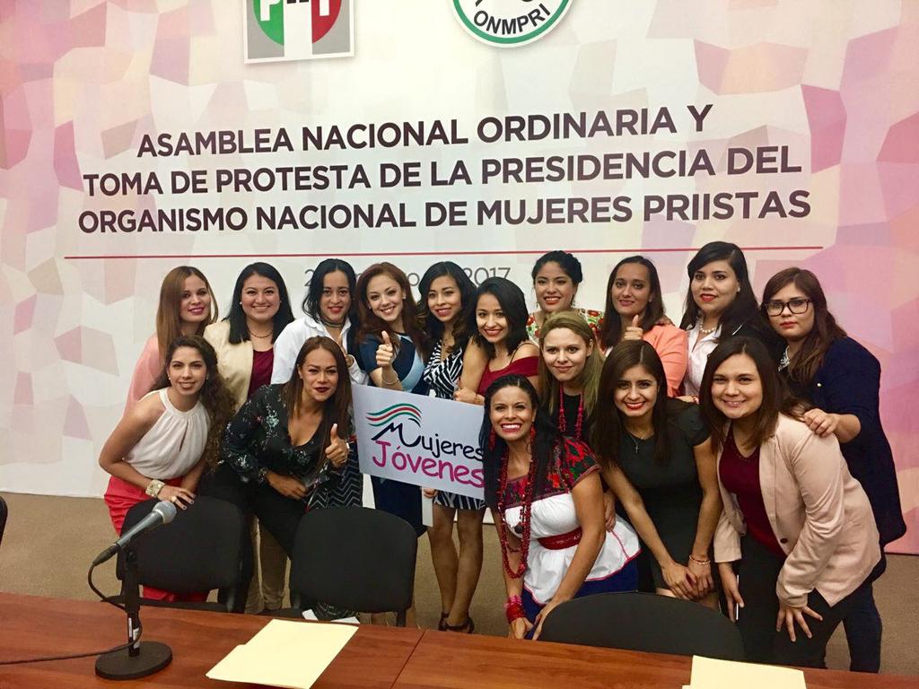 Blpalomares's tweet photo. @SMJ_Michoacan  presentes en la toma de Protesta de  @HildaFloresE https://t.co/QaKEYh391N
