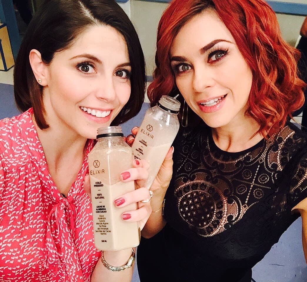 danielape29's tweet image. Detrás de cámaras del capitulo de hoy que se salve quien pueda #FuerzaAltagracia #LaDoña @aracelyarambula @andreamarti31