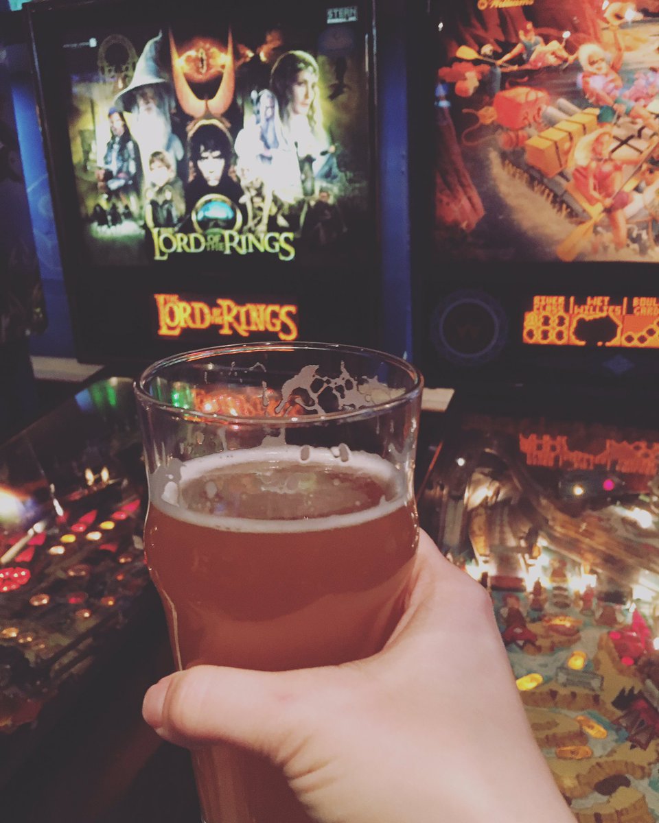 JusttheBottle's tweet image. Beer and nachos @MeridianPint post @DaileyMethodDC with the fella and his beer friends. This is a good thirsty Thursday.