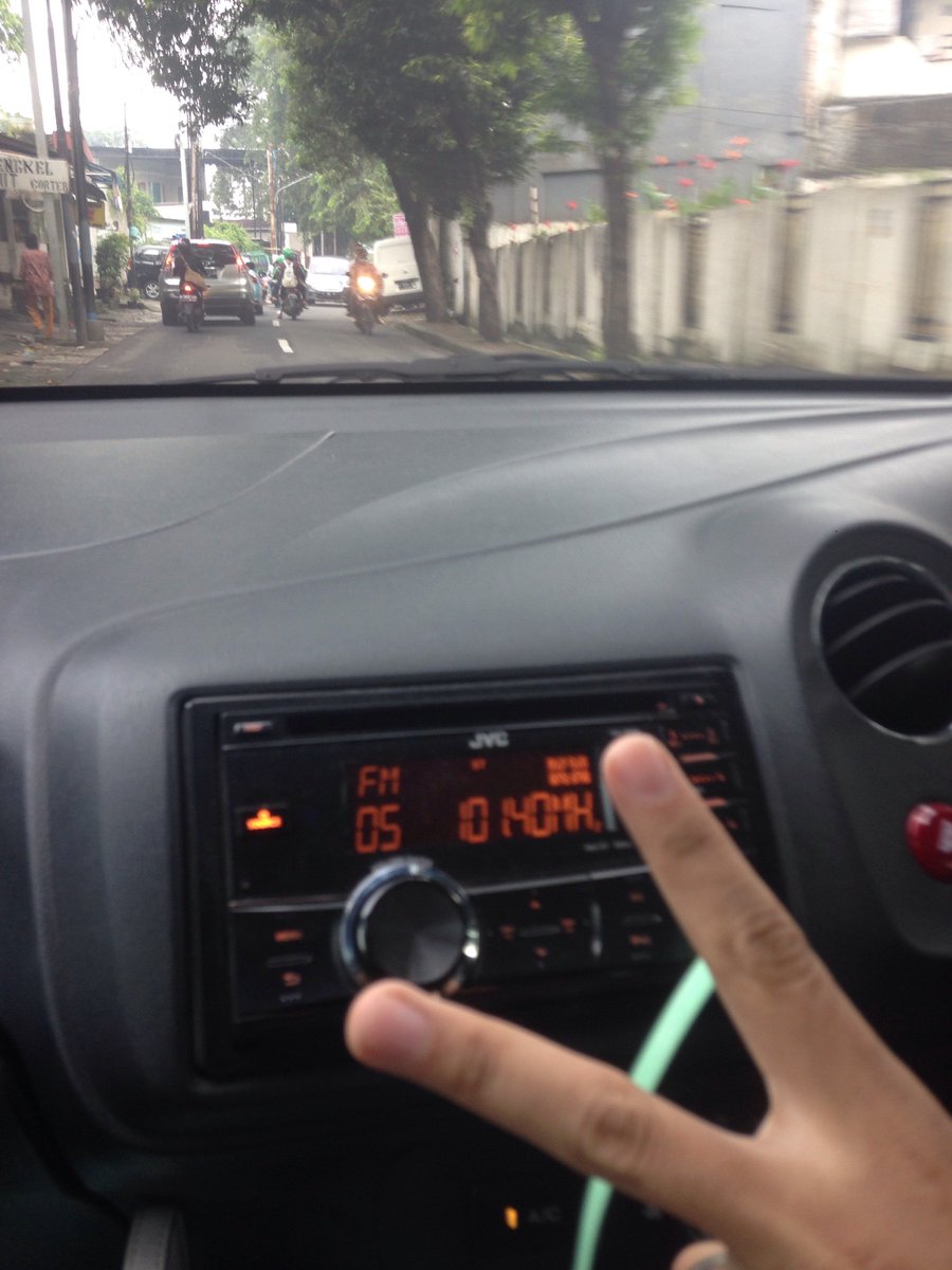 #dengerintraxfm @TraxFMJKT kuis brentettt