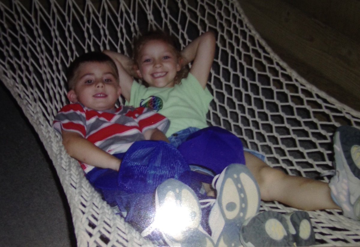 LarissaJ_25's tweet photo. Happy Birthday to my very first friend!🎉☺ Hope you had a great day Andrew! https://t.co/ZApg7B3Vpi