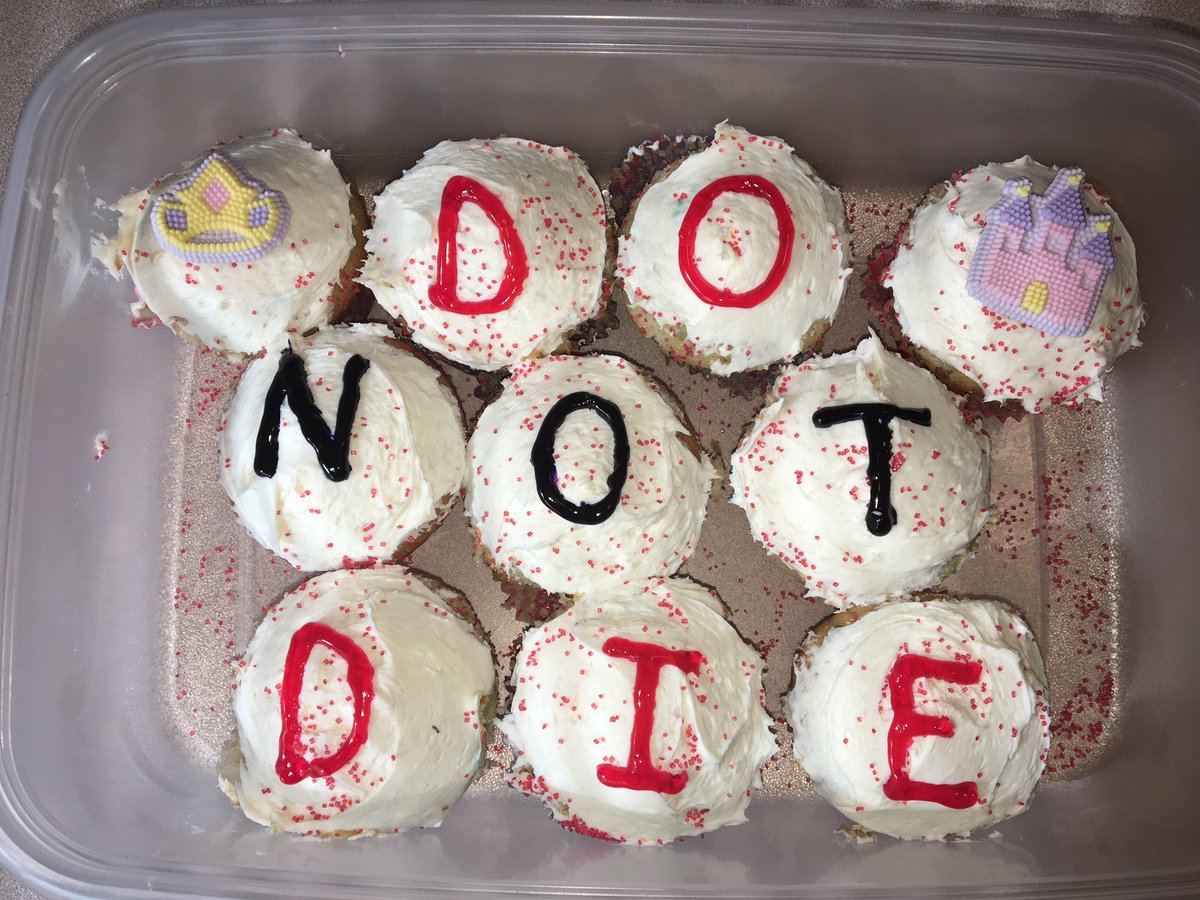 oliviapasse's tweet photo. When your friend turns 21 https://t.co/AVACT90X1Z