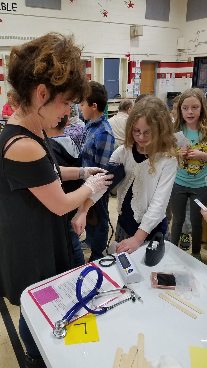 LynchClassWHS's tweet photo. 4th grade students learning about the journey their ancestors experienced by taking part in the Ellis Island Simulation. #weare44 #whs44 https://t.co/4ZNe4q6d0T