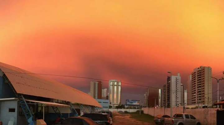 Que fenômeno é esse? Céu lindo. Tudo rosa!!!