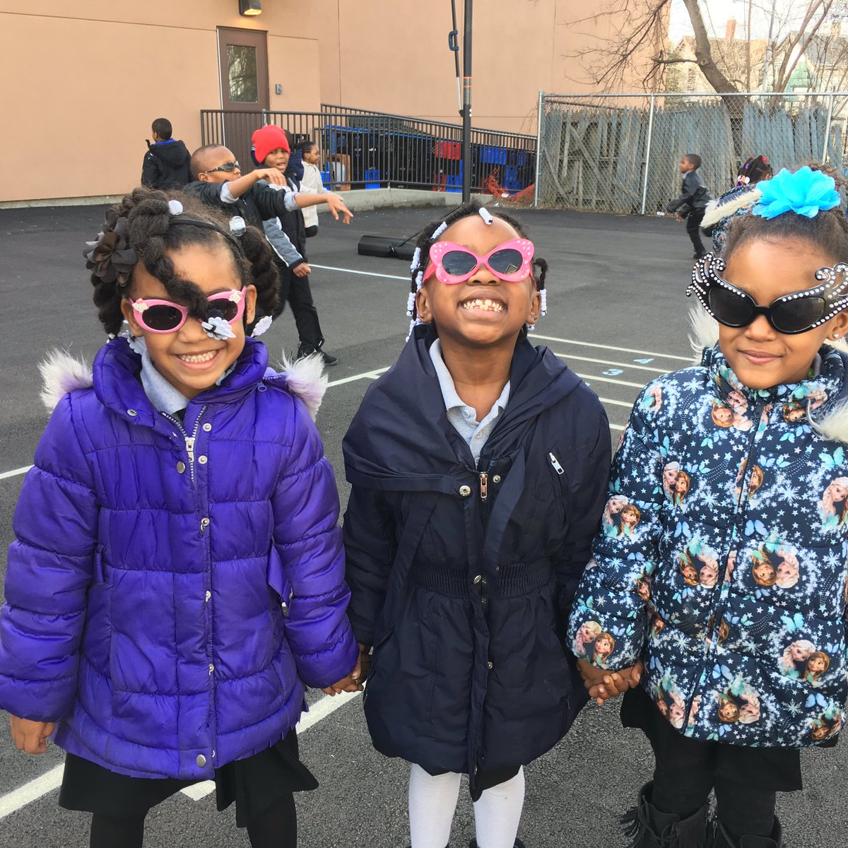 MrsLongobardi's tweet photo. Reading makes us so bright that we need to wear shades! #literacyweek #kindergarten #hjcs #welovereading https://t.co/xKjaPM7hOg