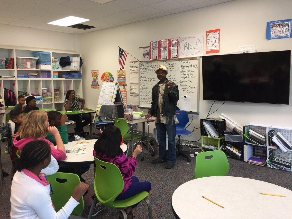 LHESbookworm's tweet photo. Wire Artist, Jonathan Daniel, creates with and empowers our 4th graders this week! #lhes #wireboy #perserverance https://t.co/QTFtVhDMef