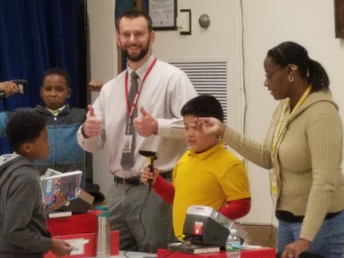 OdelisCruz's tweet photo. Mr. Pal working hard with some of our 3rd grade friends! https://t.co/don3kIylCZ