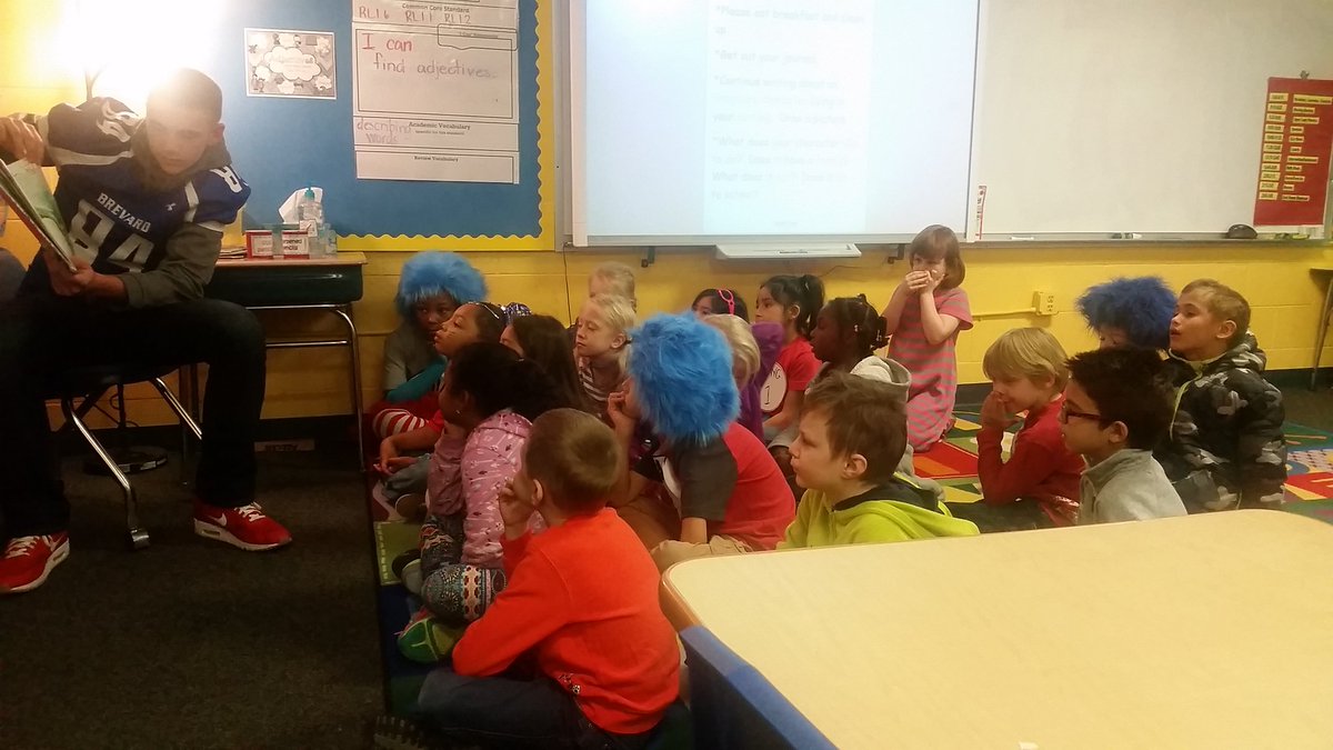 jessicamc_bes's tweet photo. Absolutely LOVE seeing the admiration these "littles" have for these big boys! Thank you BHS #tcsrocks #besbees #whyiteach #rolemodels https://t.co/bOStsGZHGR