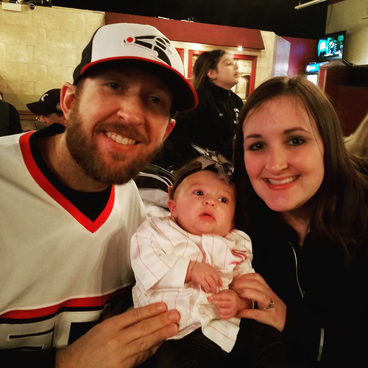 Burnsy_Does_It's tweet photo. @whitesox Loved listening to some ballpark music on the organ at Beggars tonight. We're ready for Opening Day 2017! Go Sox! #SoxTixTour https://t.co/vkkwVpU2Lv