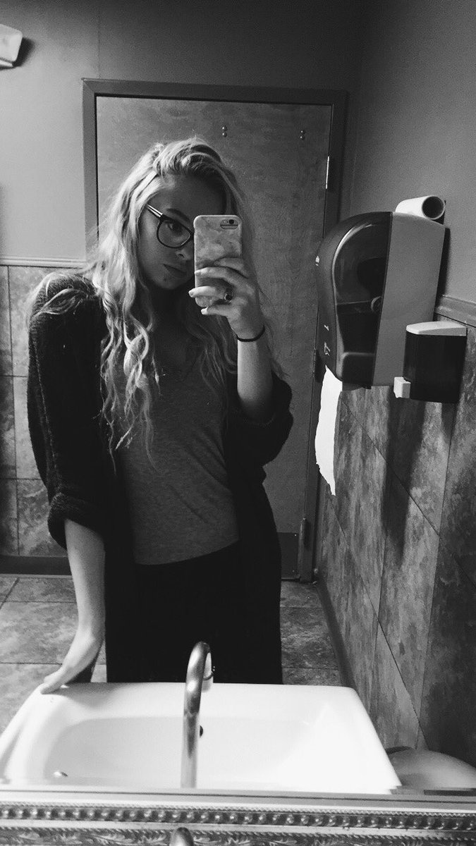 cowboylikekail's tweet photo. surprise everyone~ im bi !!
#issagaygirl 🌈✨💓 https://t.co/SosXy3OKYC