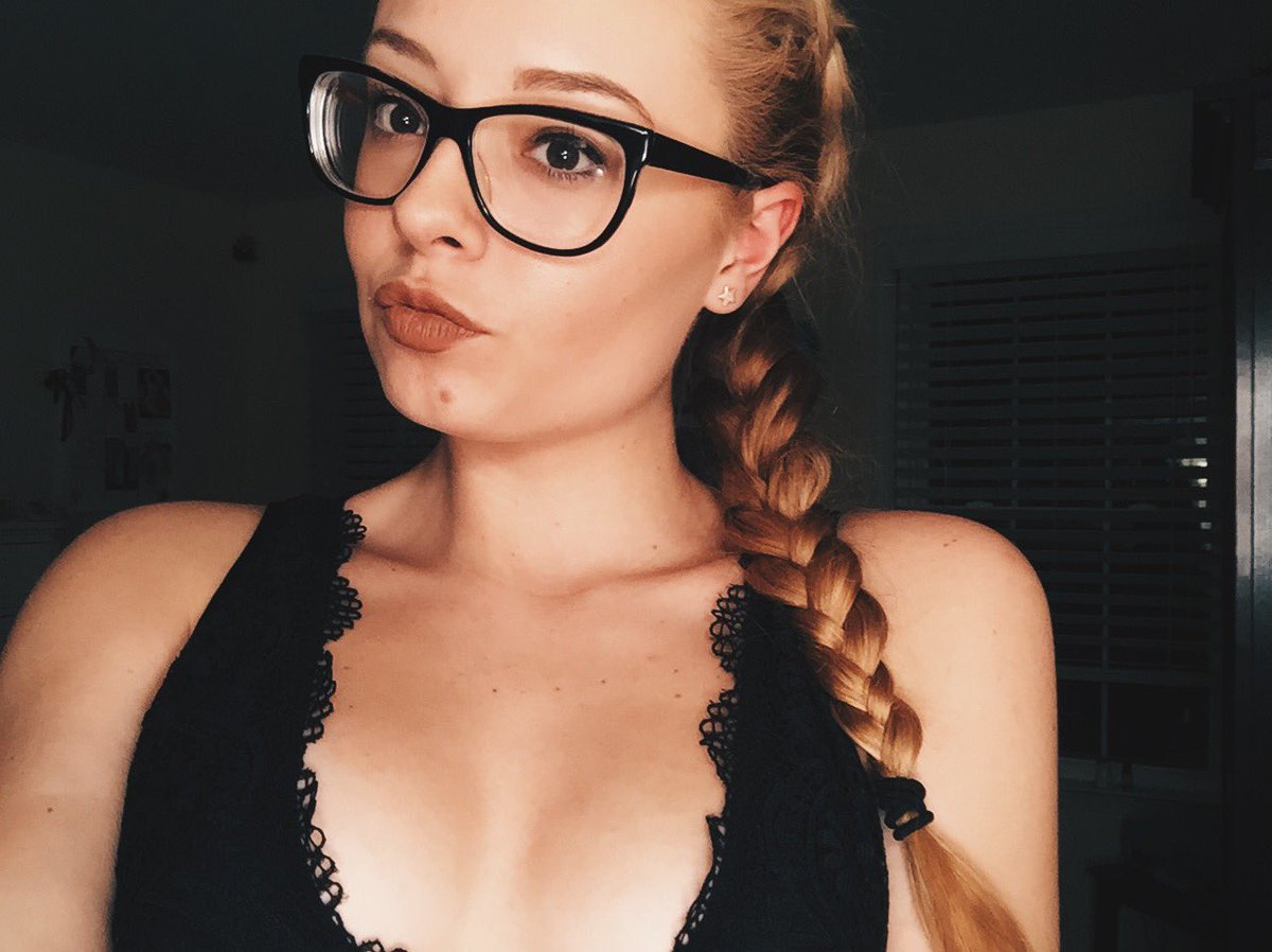 cowboylikekail's tweet photo. surprise everyone~ im bi !!
#issagaygirl 🌈✨💓 https://t.co/SosXy3OKYC