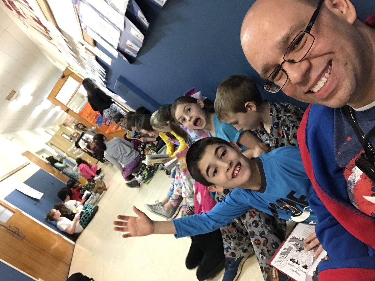 Loved our hallway Stop, Drop, &amp; Read to end the day. #mvsroom21